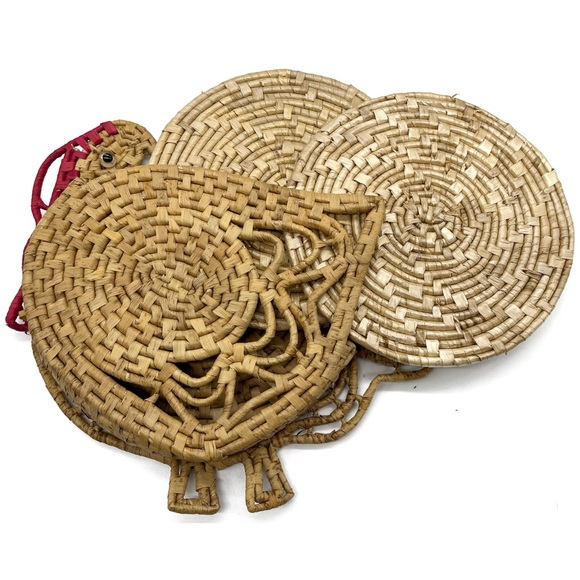 70s Wicker Straw Chicken Trivet Set Woven Rattan Pot Holder 3 Rattan Trivets - Picture 2 of 4